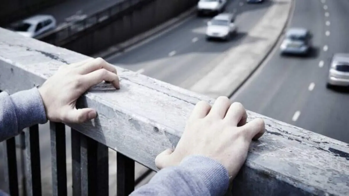 چرا جوانان به خودکشی تمایل دارند؟