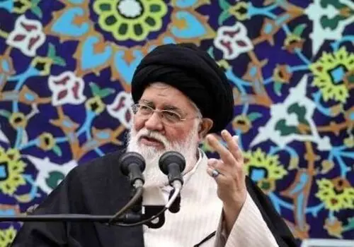 علم الهدی: رهبر ما حجت امام زمان(عج) است و هر چه بگوید، منطبق بر واقعیت است/گرانی ها به خاطر عده ای سودجو است