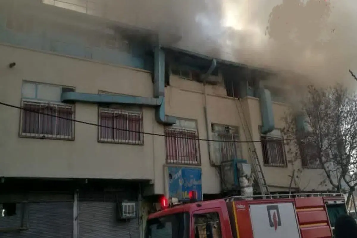 آتش سوزی مسافرخانه ای در میدان راه آهن تهران / یک کشته و دو مصدوم + جزییات