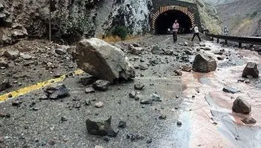سقوط وحشتناک سنگ در جاده چالوس + فیلم