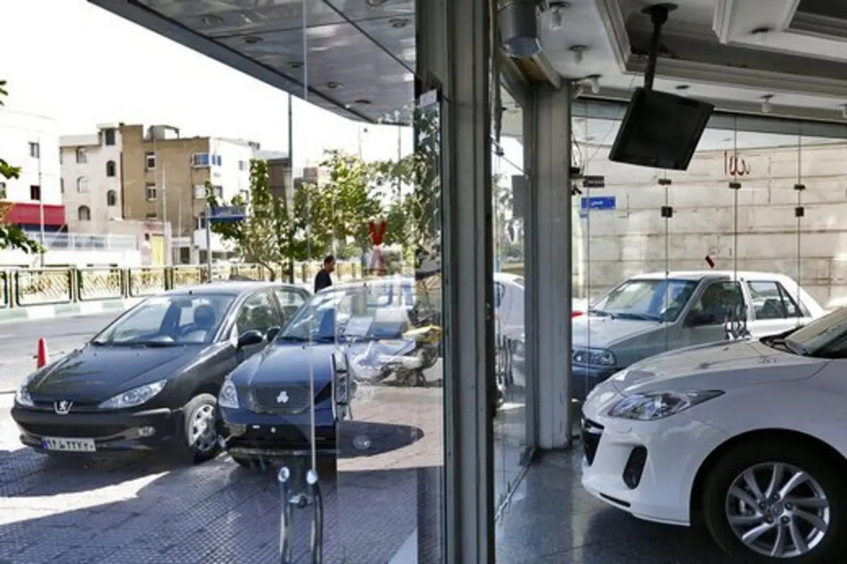 قیمت خودروهای داخلی و خارجی در بازار آزاد در ششم بهمن ۱۴۰۰ + جدول