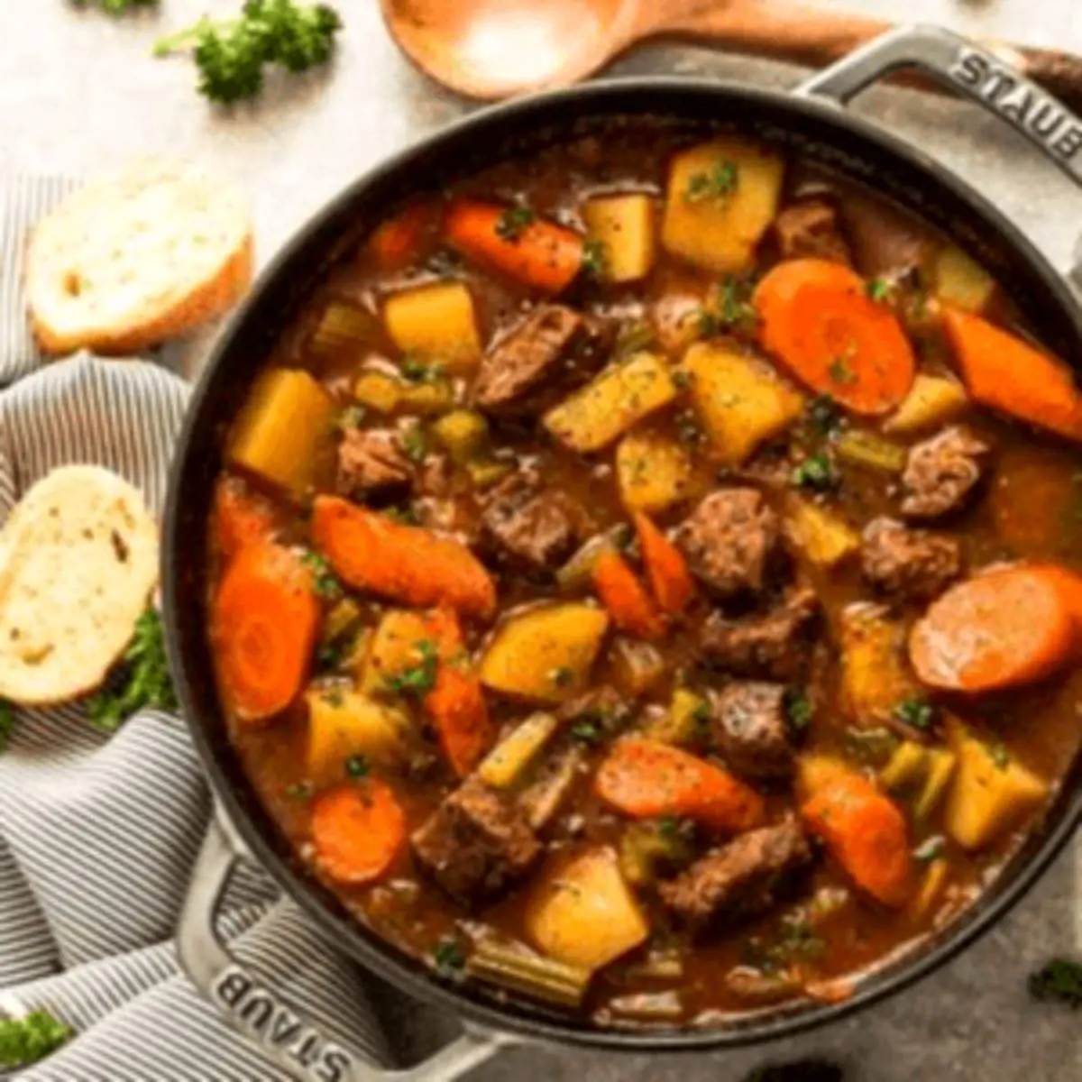 طرز تهیه بوف بورگینیون؛ غذای سنتی فرانسوی