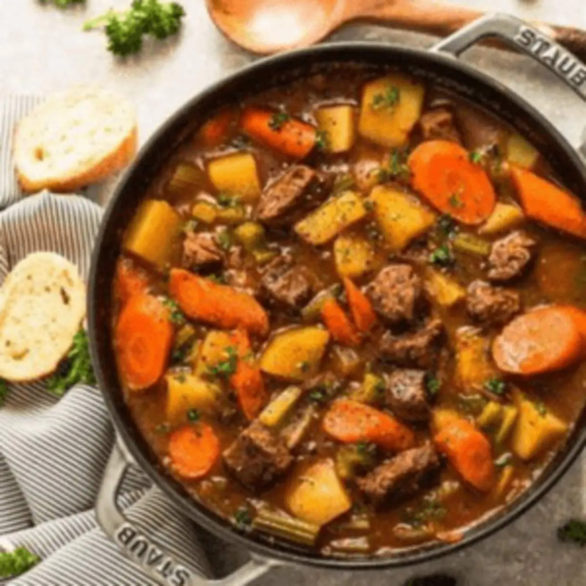 طرز تهیه بوف بورگینیون؛ غذای سنتی فرانسوی