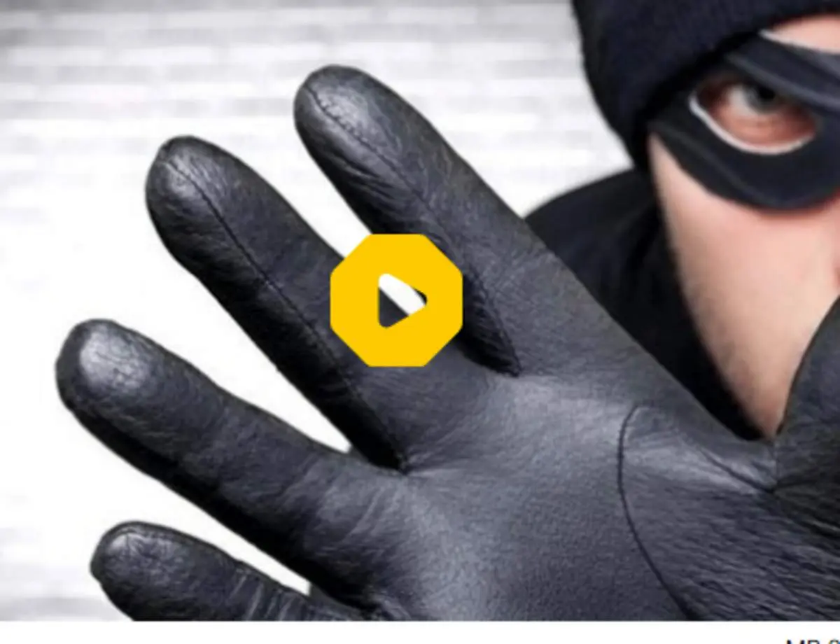 سرقت ۲ سنجاق بلوچی طلا به ارزش ۱۲۰ میلیون در کمال خونسردی+ فیلم