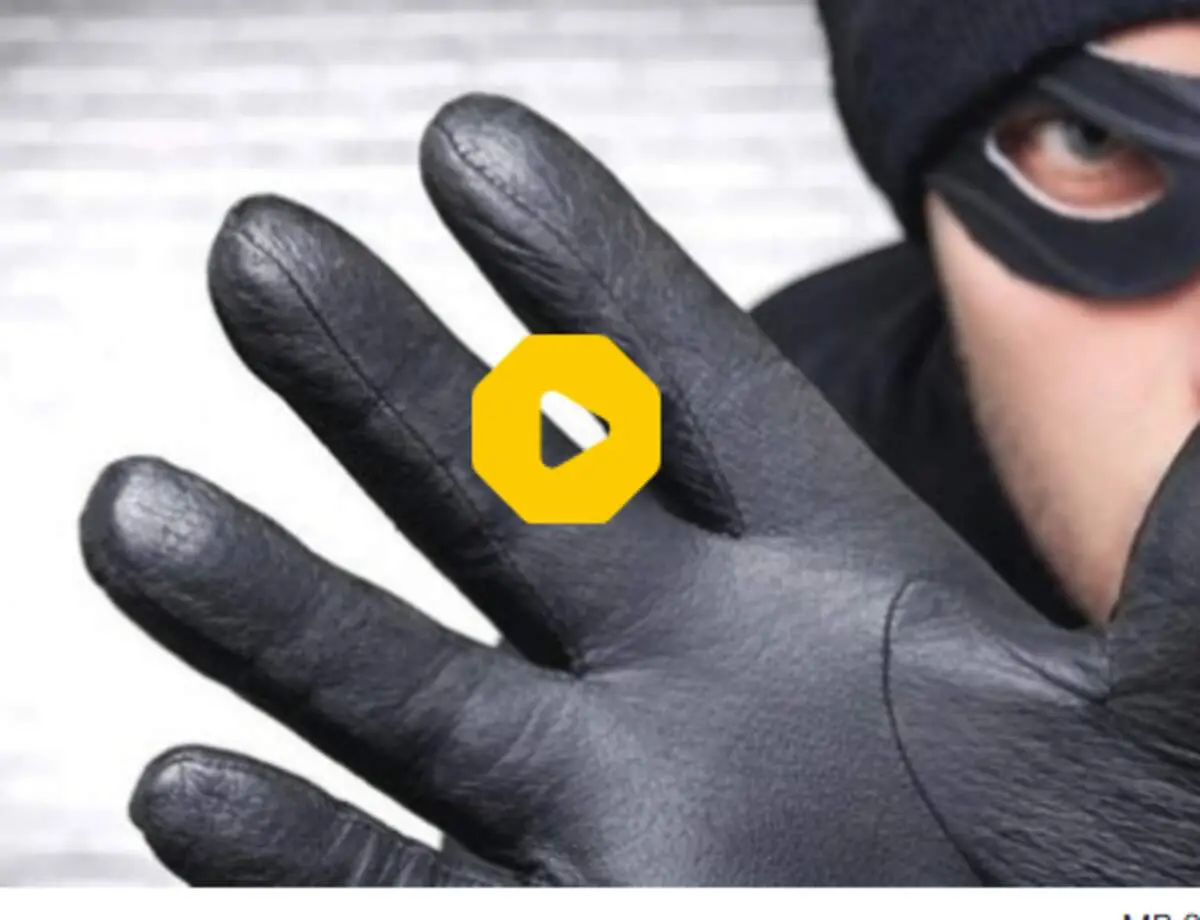 سرقت ۲ سنجاق بلوچی طلا به ارزش ۱۲۰ میلیون در کمال خونسردی+ فیلم
