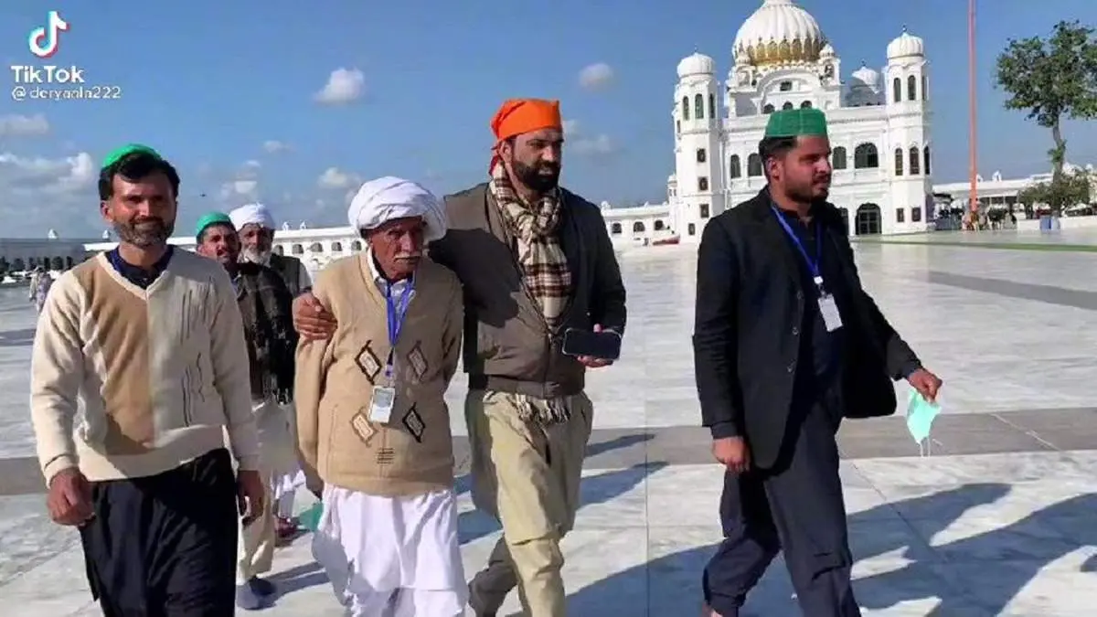 لحظه دیدار دو برادر پس از ۷۴ سال + فیلم