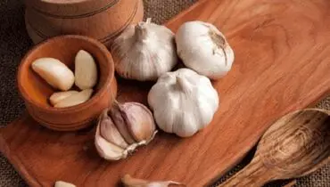 ۱۴ خاصیت شگفت‌انگیز سیر خام