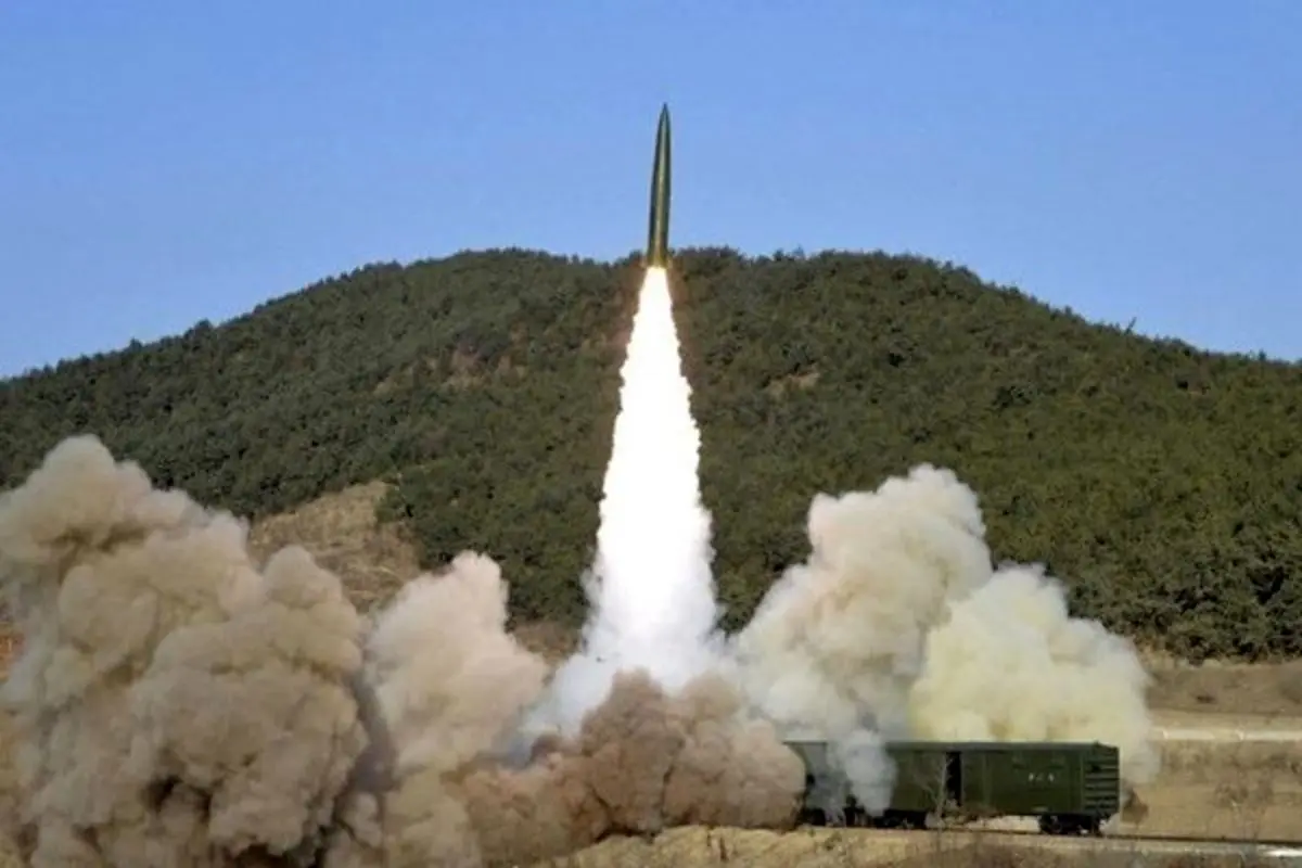 پرتاب موشک از روی قطار در کره شمالی + فیلم