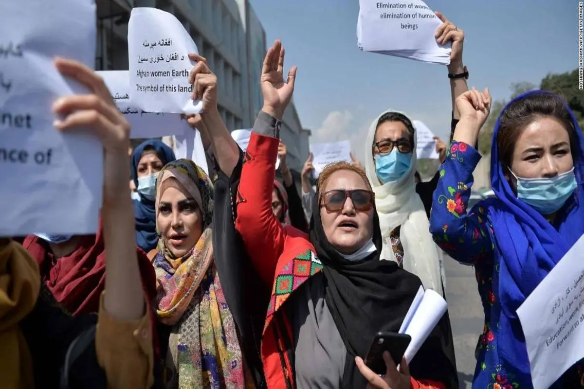 طالبان: زنان معترض در کابل روسپی هستند! + فیلم