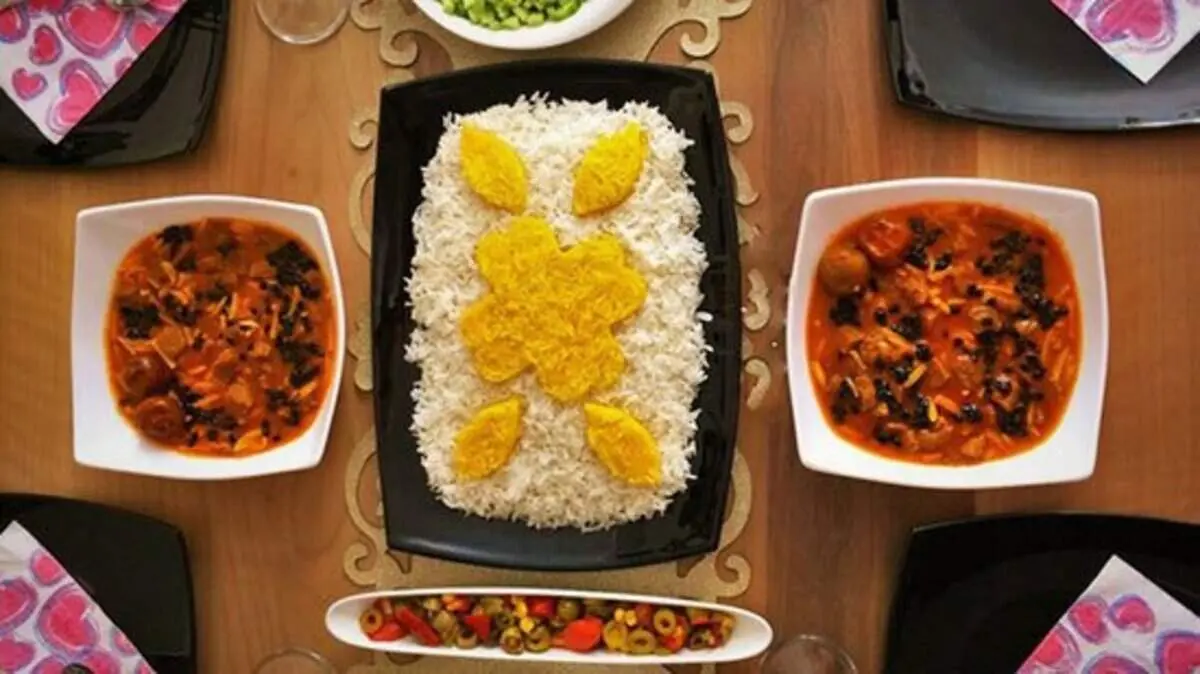 با بی‌نظیرترین خورش ایرانی روزهاتون چه رنگیه؟
