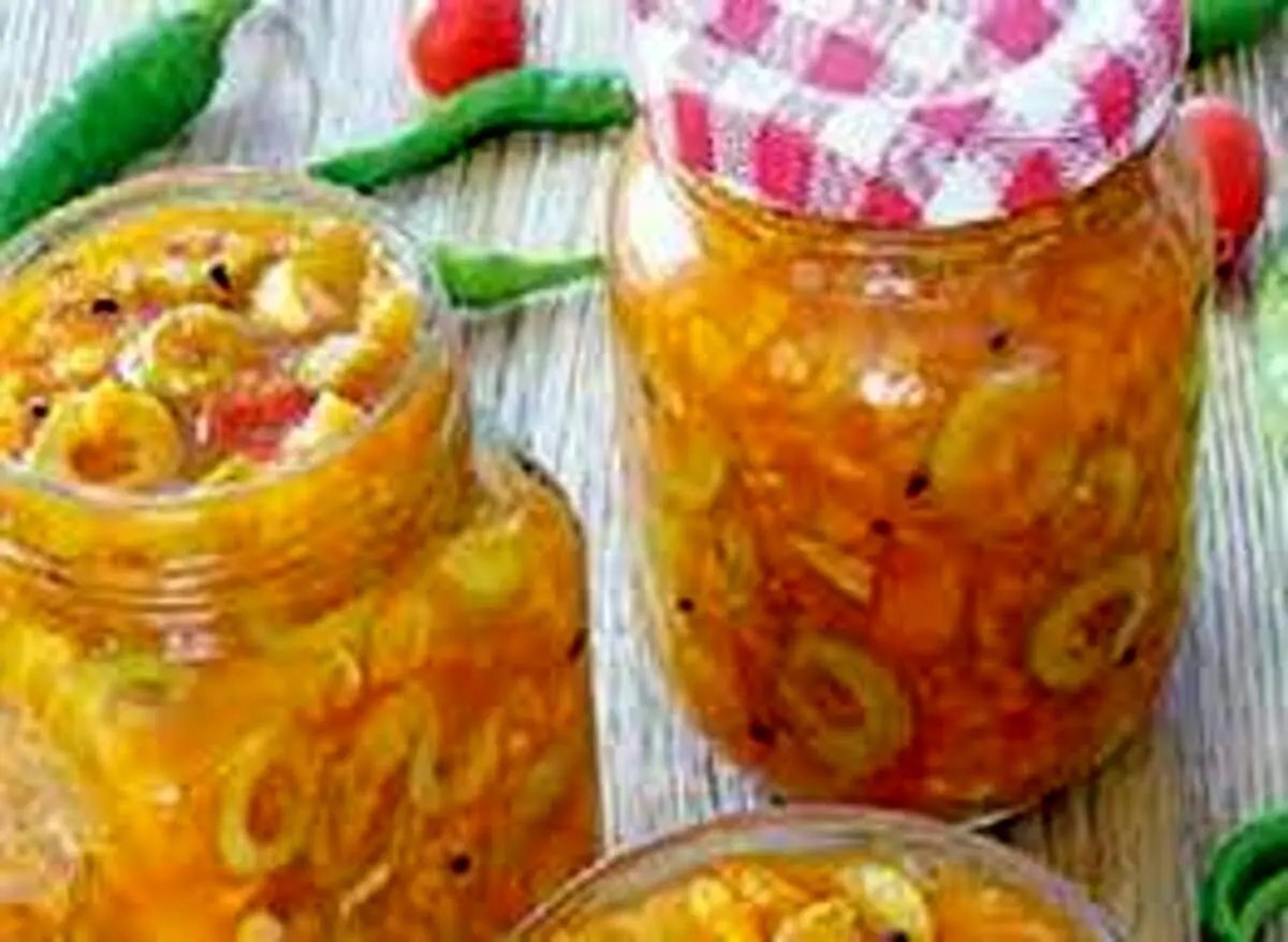 ترشی مخلوط زیتون با غذا می‌چسبه!