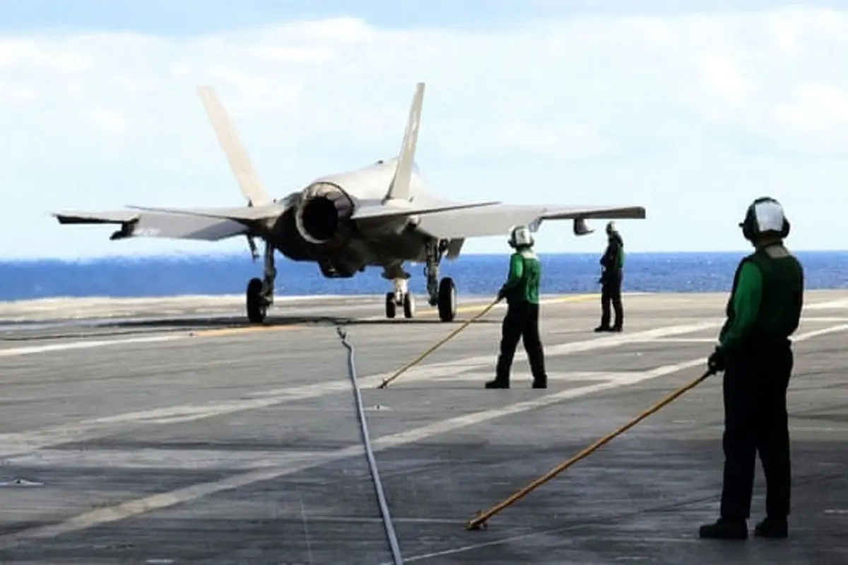 سقوط اف-۳۵ سی آمریکا در دریای جنوبی چین+عکس