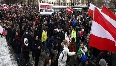 اعتراض گسترده در پایتخت اتریش علیه واکسیناسیون اجباری کرونا