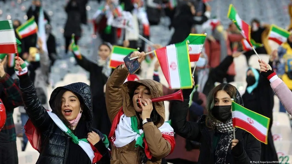 کرونا فقط برای تماشاگران فوتبال مضر است!