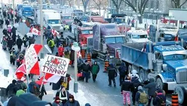 اعتراض کامیون‌داران و مردم کانادا به مقررات واکسیناسیون کرونا + فیلم