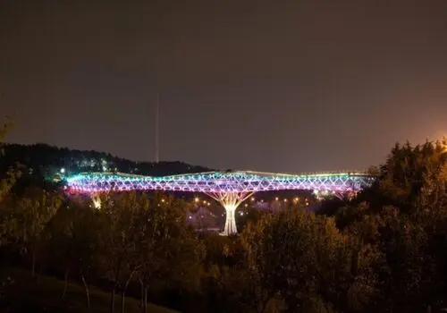 پل طبیعت امشب قرمز می‌شود