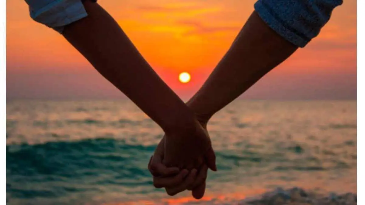 دست عزیزان و راز عشق و آرامش