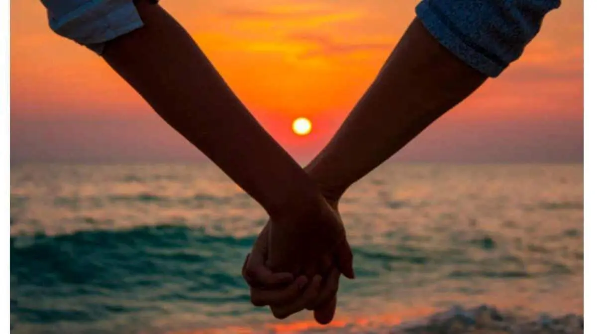 دست عزیزان و راز عشق و آرامش
