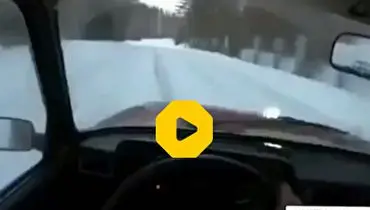 رانندگی جنون‌آمیز با سرعت ۱۴۰ کیلومتر بر ساعت روی جاده برفی!+ فیلم