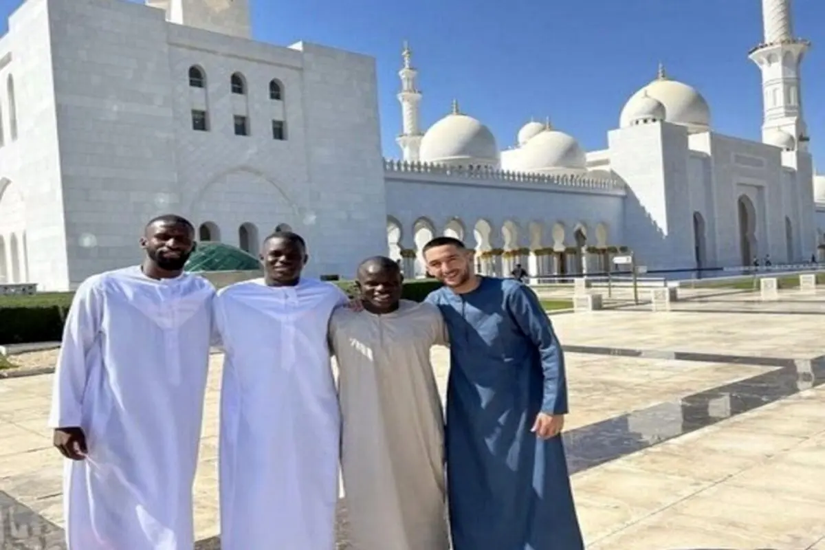 حضور بازیکنان مسلمان چلسی در نماز جمعه ابوظبی