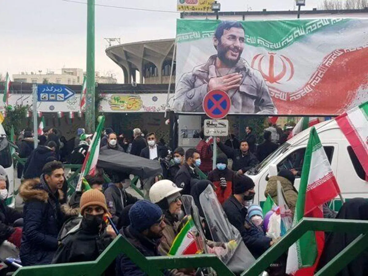 حضور فرزند رهبر انقلاب در میان مردم+ عکس