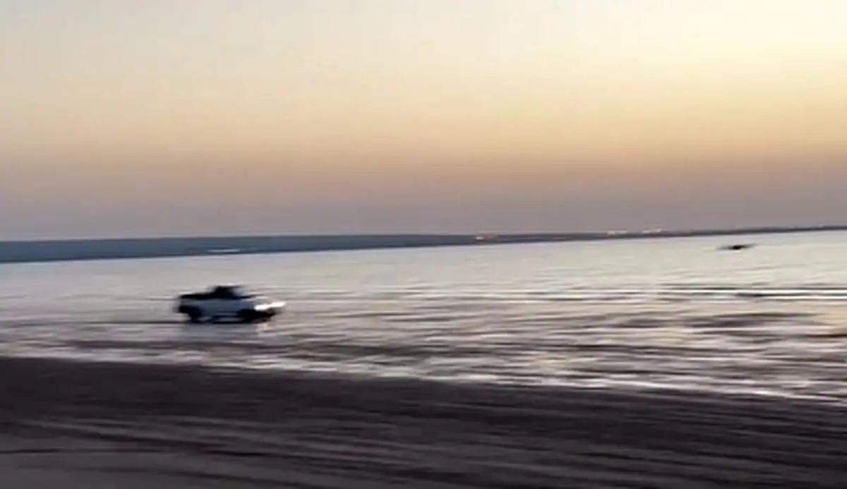 واژگونی پراید به خاطر حرکات نمایشی در سواحل چریف+ فیلم