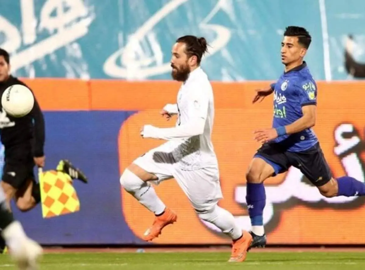 تلاش ذوب آهن برای ۳ بر صفر شدن بازی با استقلال؛ تخلف آبی ها؟