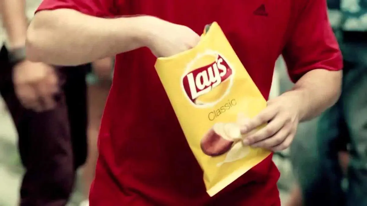 تبلیغ لوسِ لیونل مسی برای چیپس + فیلم