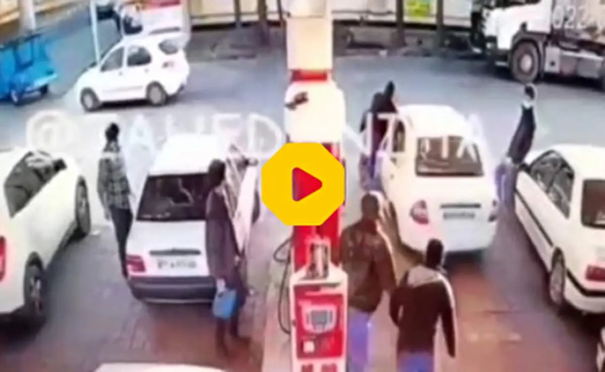 لحظه آدم‌ربایی عجیب در پمپ بنزین توسط راننده تیبا در زاهدان!+ فیلم