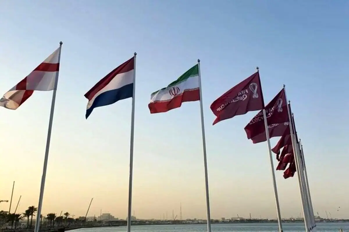 ‏اهتزار پرچم ایران در قطر در پی راهیابی تیم ملی فوتبال به جام‌جهانی + فیلم و عکس