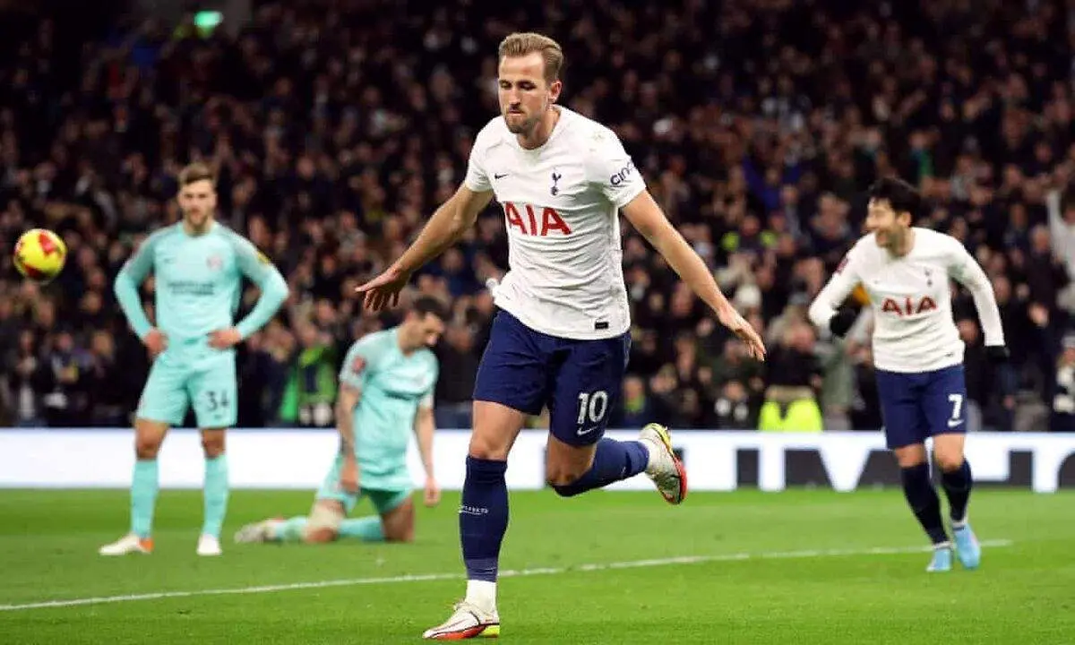 خلاصه بازی تاتنهام ۳ - برایتون ۱/ تاتنهام به جمع ۱۶ تیم پایانی راه یافت + فیلم