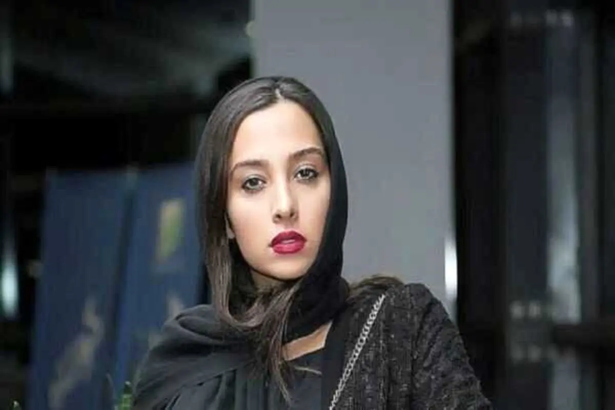 خانم بازیگر معروف در حال سیگار کشیدن !+ عکس