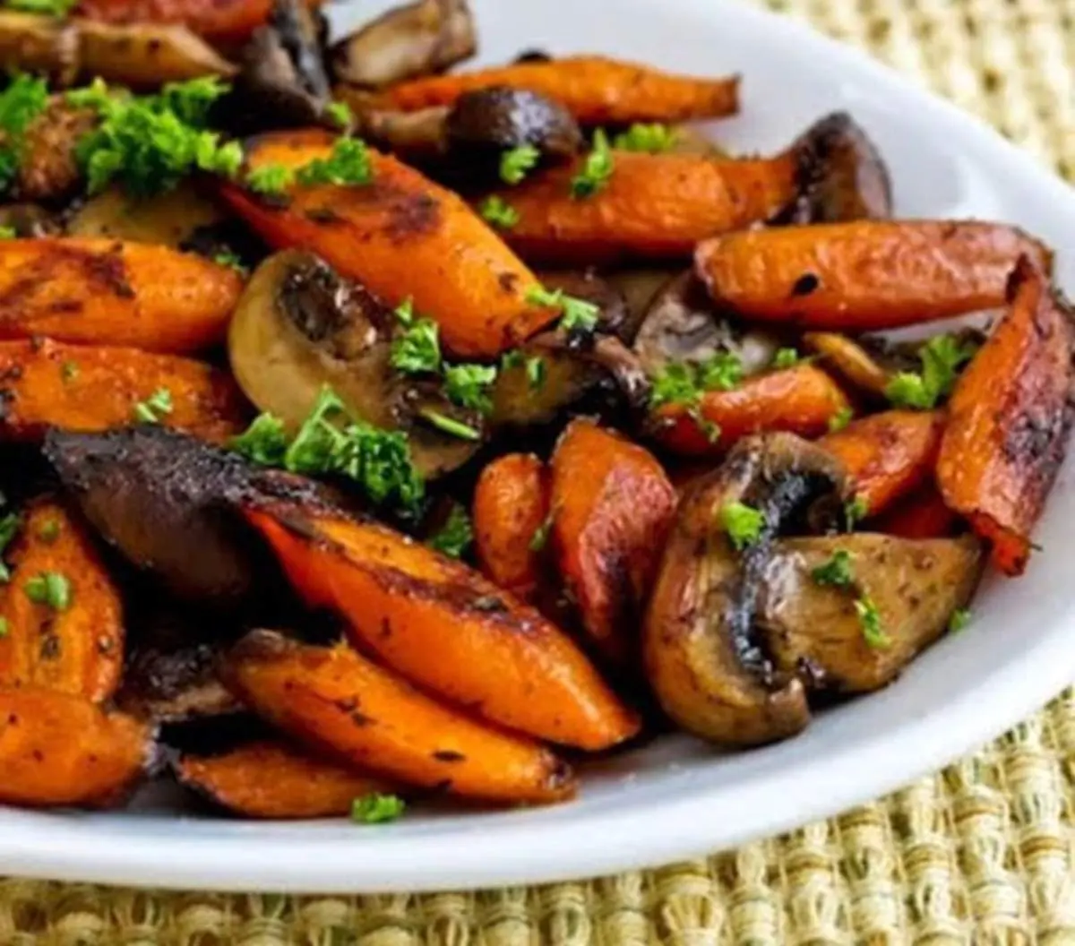 خوراک قارچ و هویج بخارپز