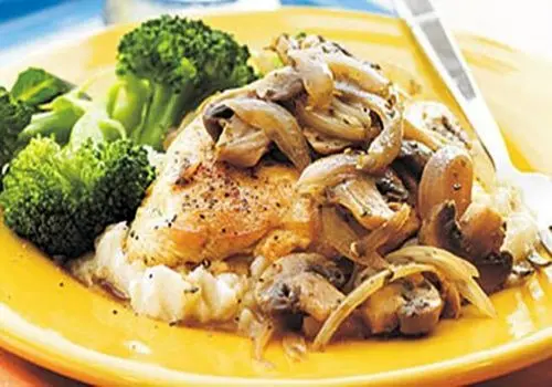 طعمی نوستالژیک در بشقاب شما؛ خوراک مرغ با ادویه‌های ایرانی