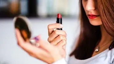 تاثیر آرایش غلیظ بر تلقی افراد از قدرت ذهنی زنان