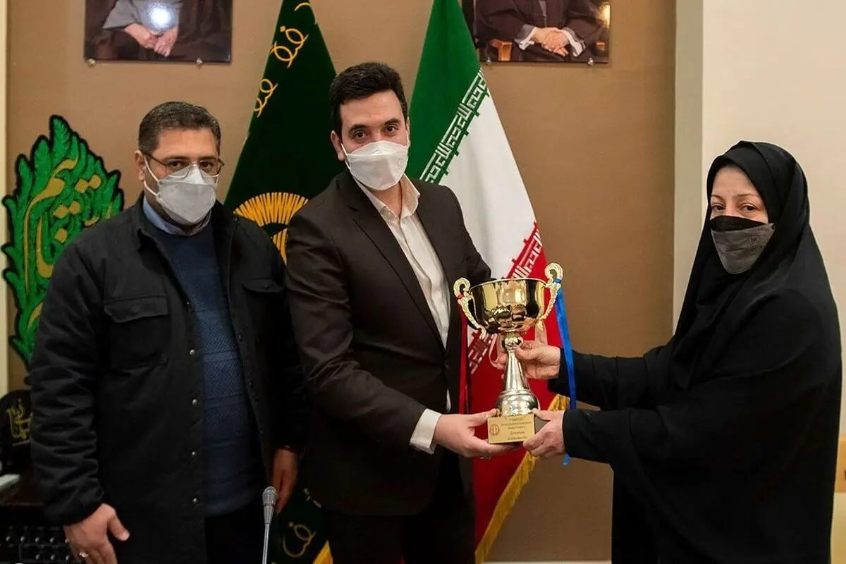 مدالهای قهرمان کرمانشاهی به موزه آستان قدس رضوی اهدا شد