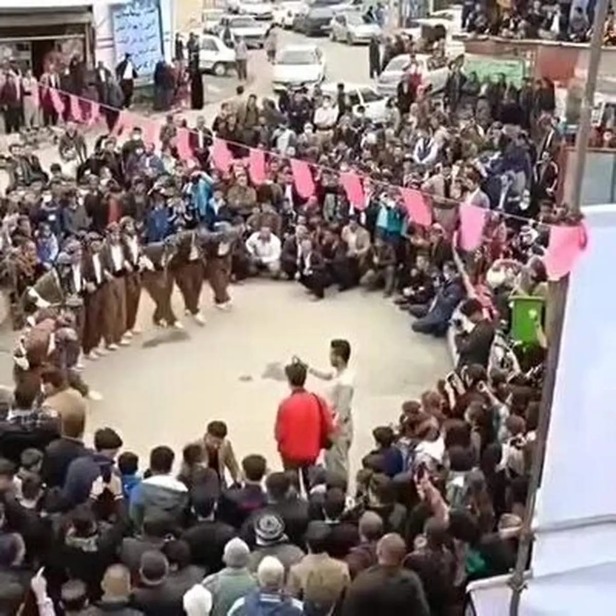 رقص و پایکوبی کُردها برای استقبال از لکلکها + فیلم