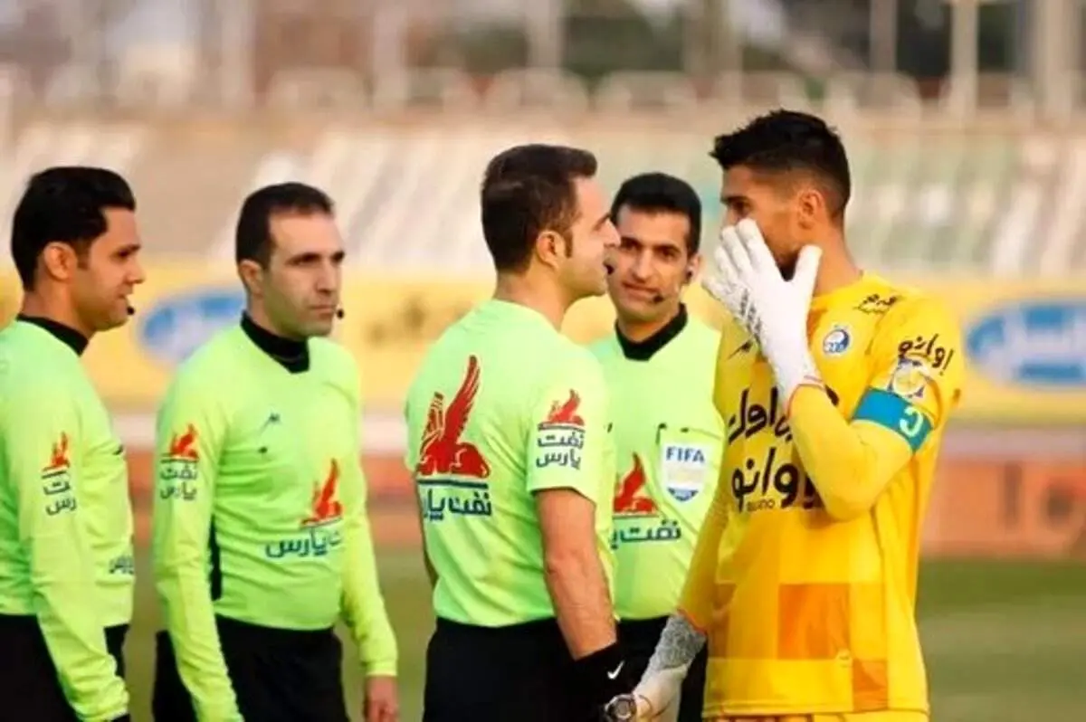 خیال دروازه‌بان استقلال برای بازی با فجر راحت شد+عکس