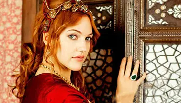 قاب خانوادگی مریم اوزرلی ، بازیگر زیبای خرم سلطان در کریسمس