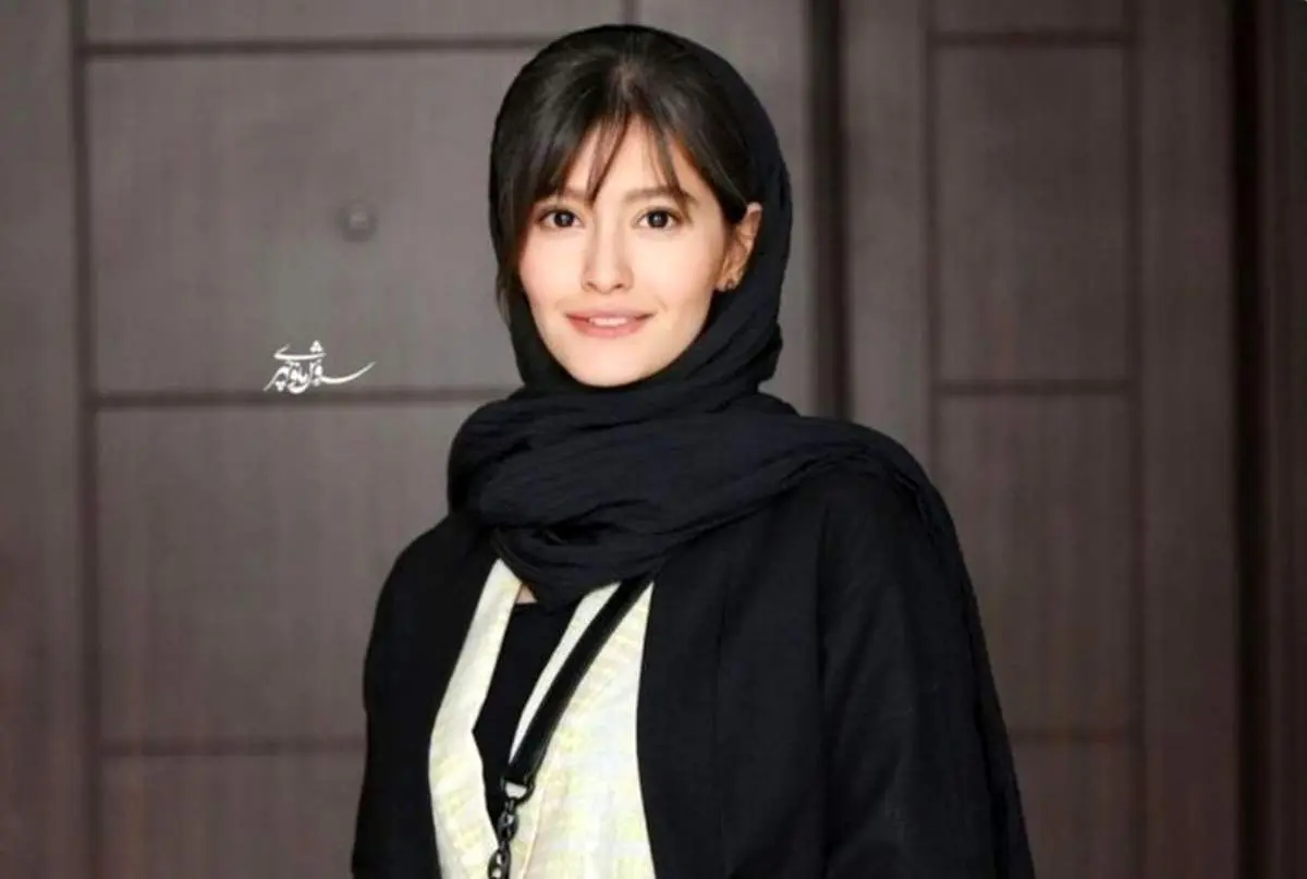 پردیس احمدیه پشت پرویز پرستویی درآمد