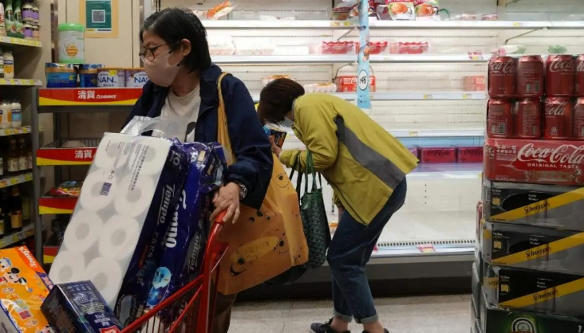 هنگ‌کنگی‌ها از ترس قرنطینه فروشگاه‌ها را خالی کردند