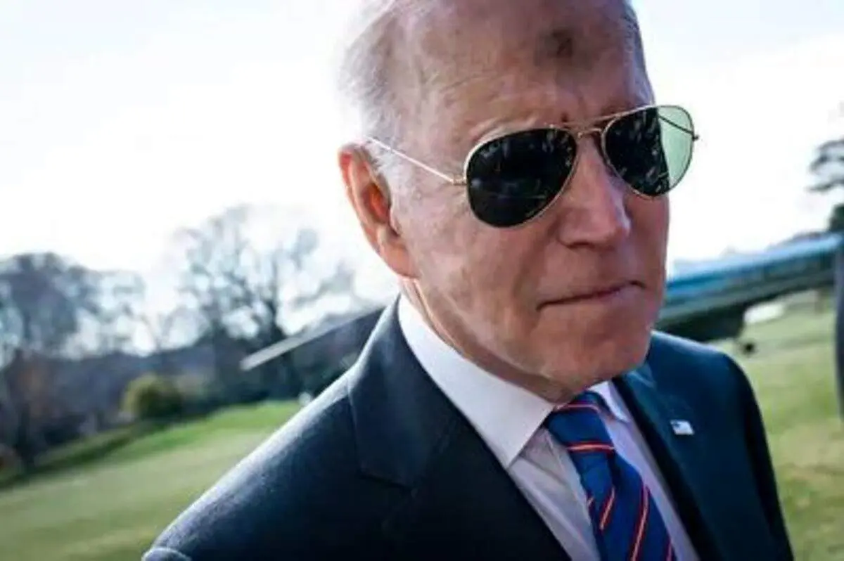 ماجرای لکه سیاه روی پیشانی جو بایدن + فیلم