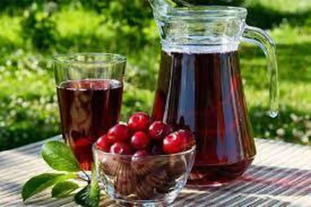 طرز تهیه شربت آلبالو خانگی