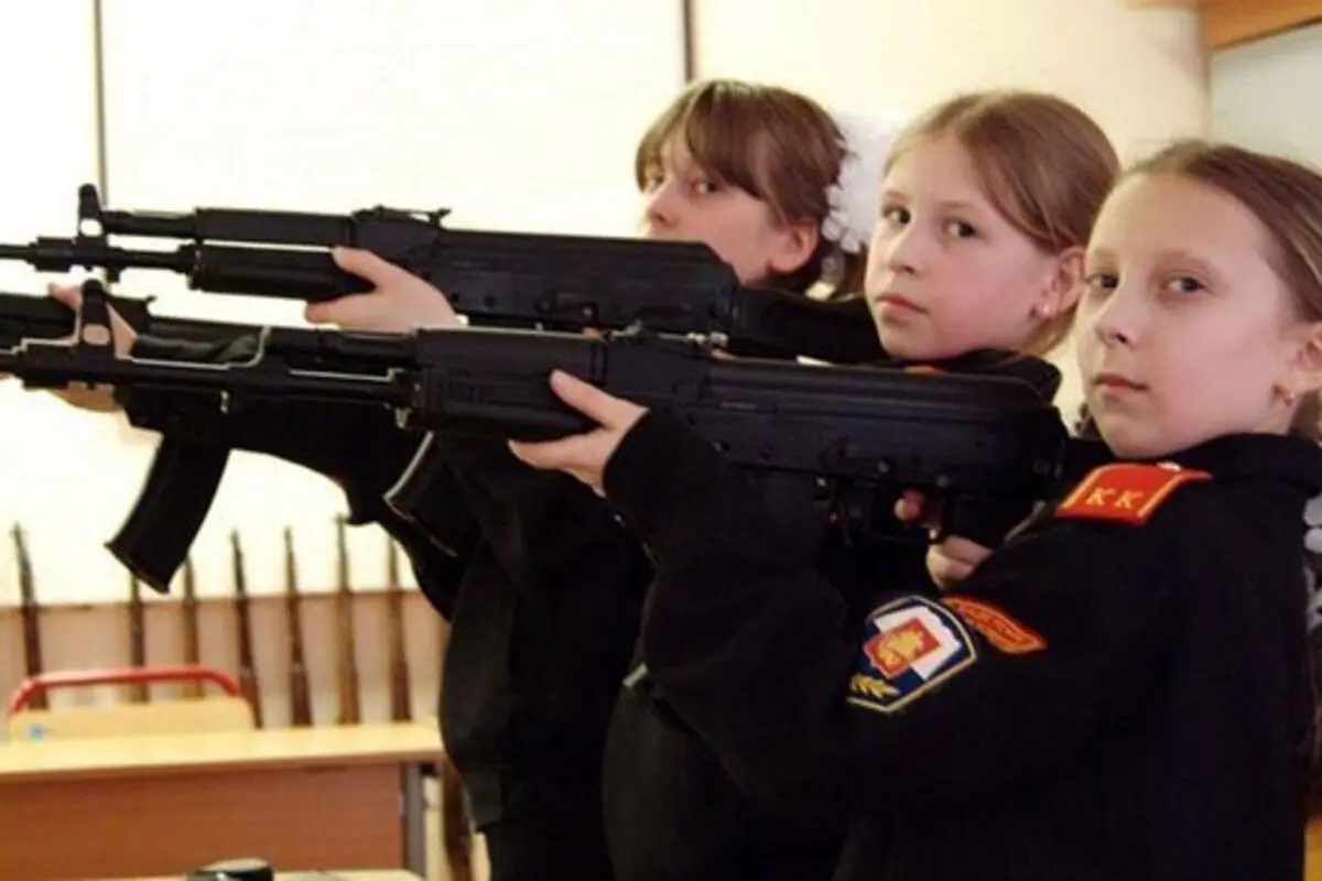 پوتین کودکان روسی را آماده جنگ کرد+ عکس