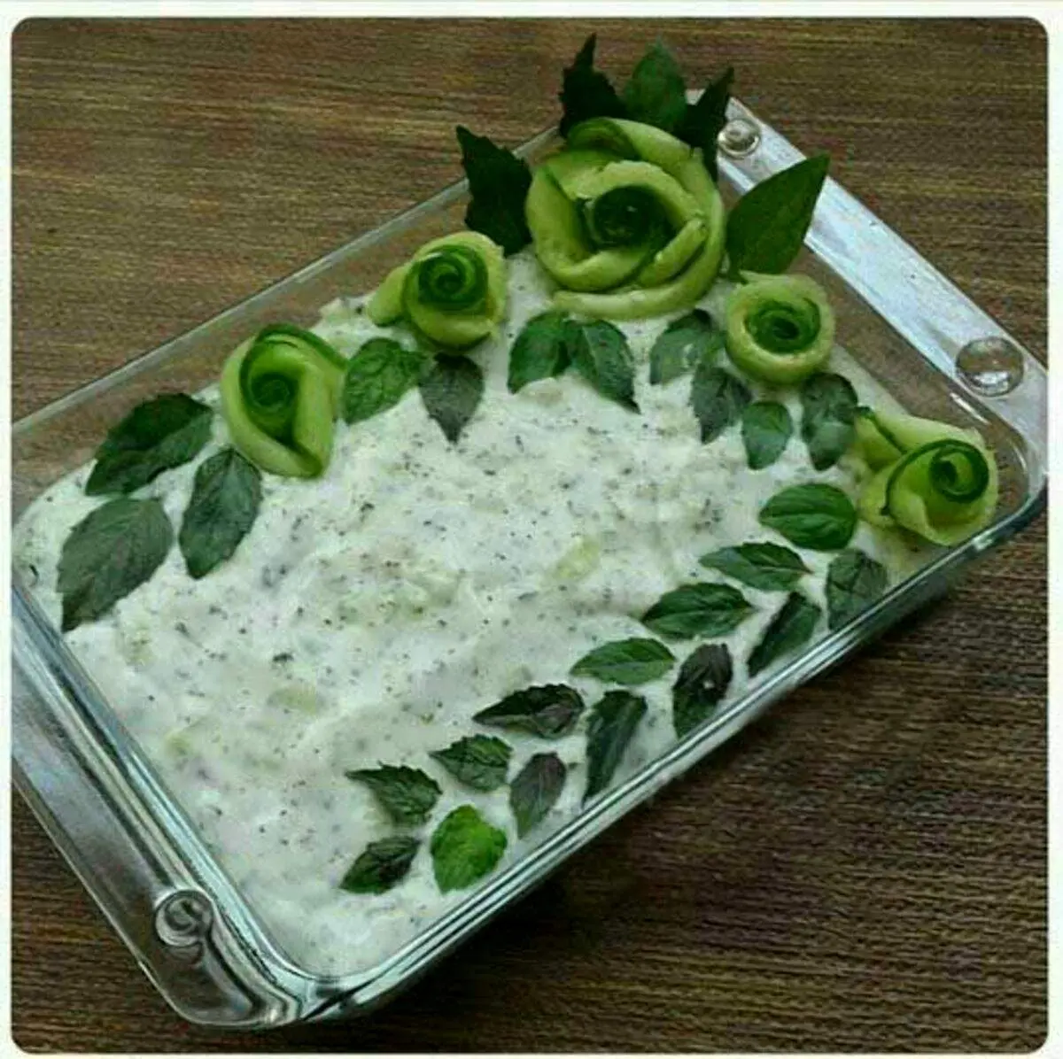 تزئین ماست و خیار