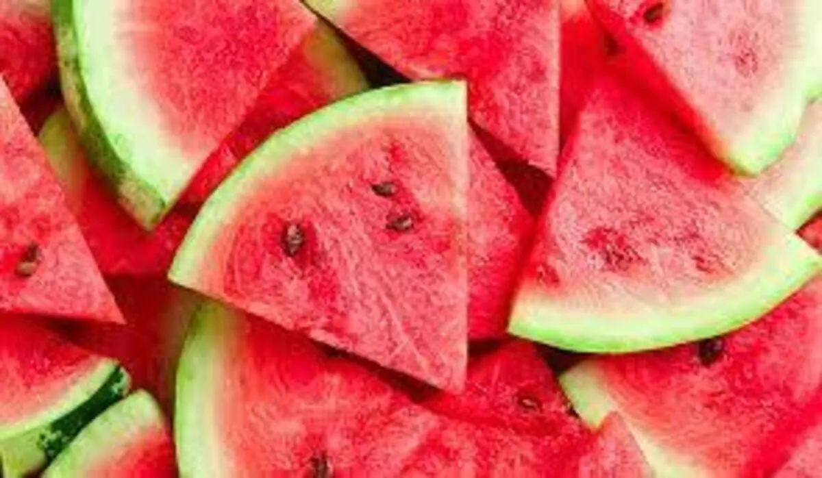 شیوه‌ای جالب و کاربردی برای برش هندوانه + فیلم