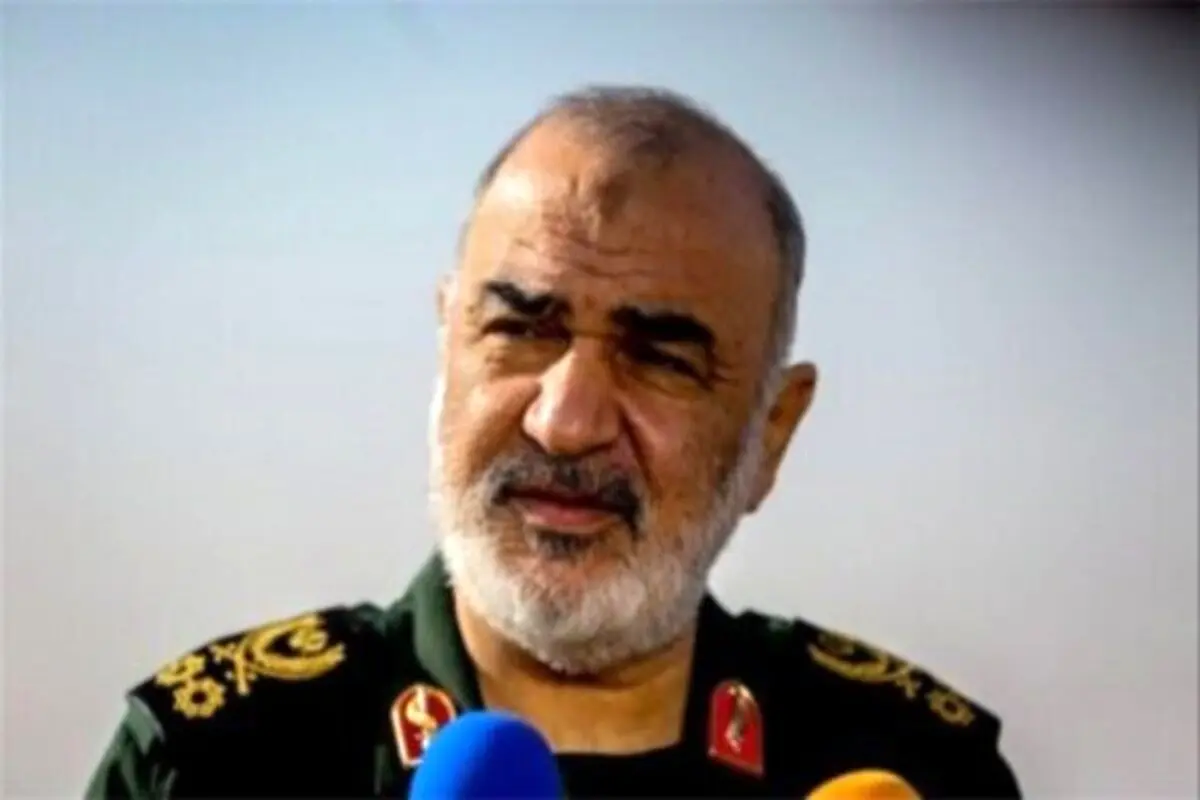 فرمانده کل سپاه: ایران اولین کشور مسلمانی است که ماهواره در فضا قرار می دهد