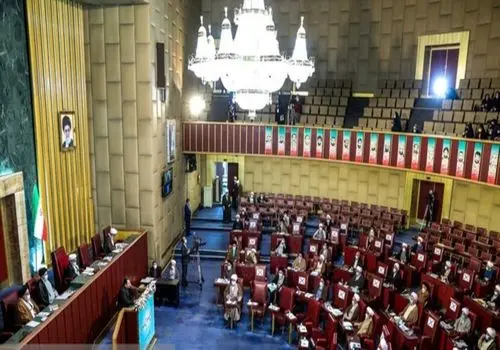 رئیس خبرگان: جرائم رانندگی محجبه‌ها را ببخشید

