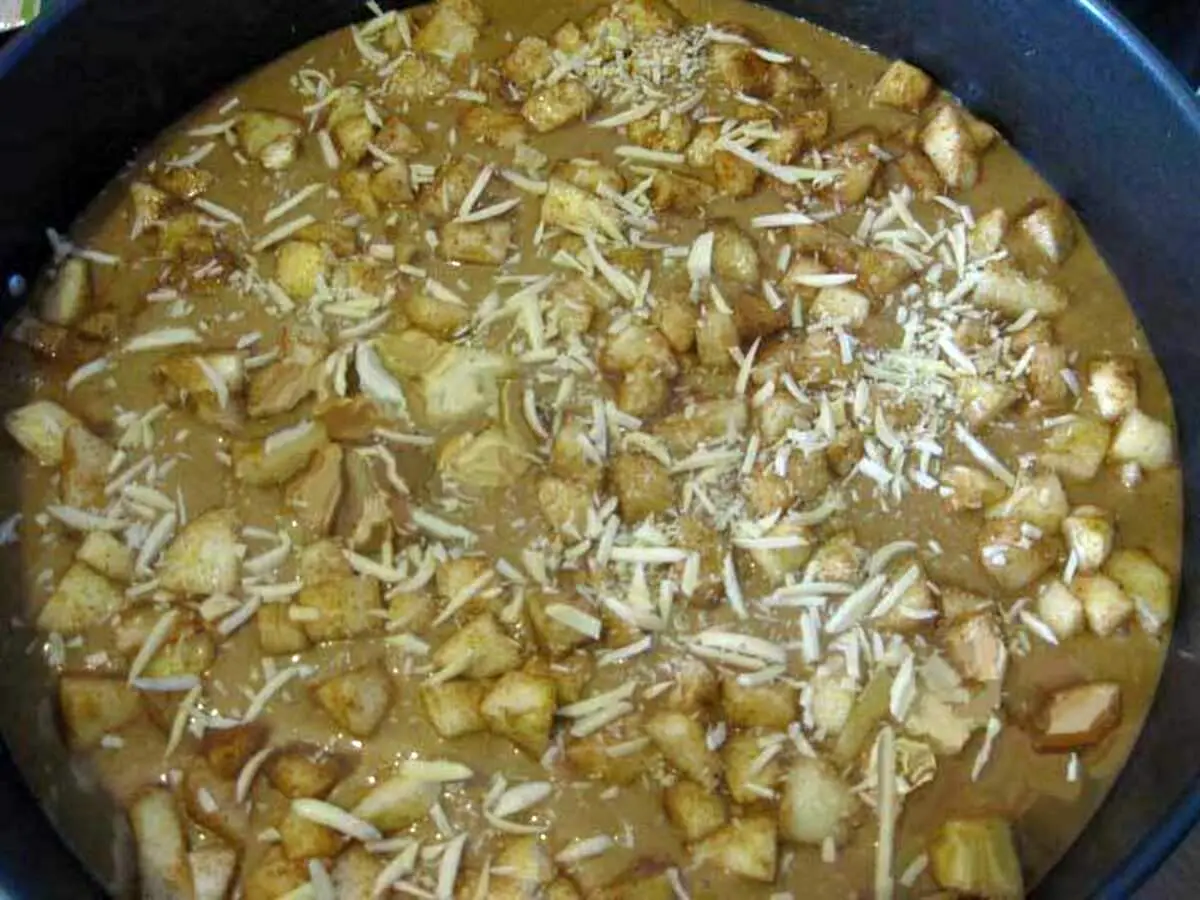 کیک سیب و دارچین و بادام ساده خانگی