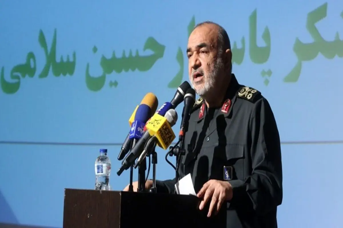 سرلشکر سلامی: هیچگاه مردم را تنها نمیگذاریم